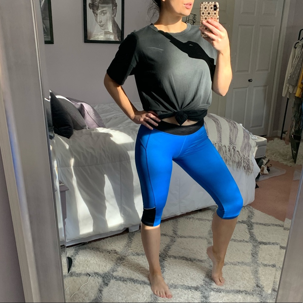 Color blocked athletic capris